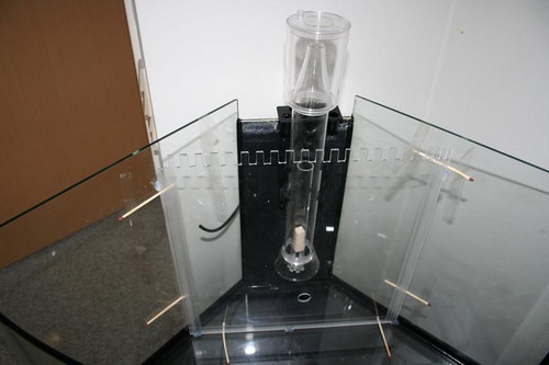 På de næste to billeder ser I, at jeg har bygget armaturet om til T5 for at få bedre lys. 